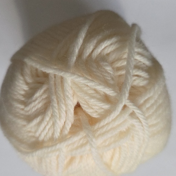 Drops Karisma 100% Wool Yarn - Picture 4 of 4